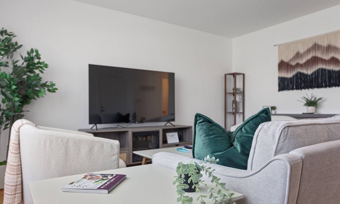 Des Plaines Apartment | Cozy 2BR Near O'Hare, Free WiFi & Parking