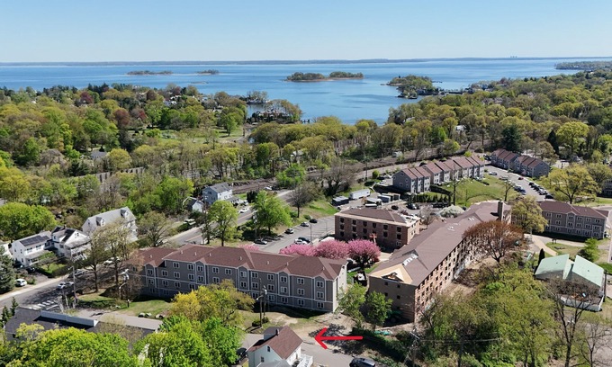 Greenwich Apartment | Cozy 2br retreat in charming Greenwich. Walk to restaurants & beach!
