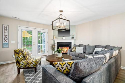 Southeast Raleigh House | Cozy 2BR Retreat with BBQ, WIFI & Parking