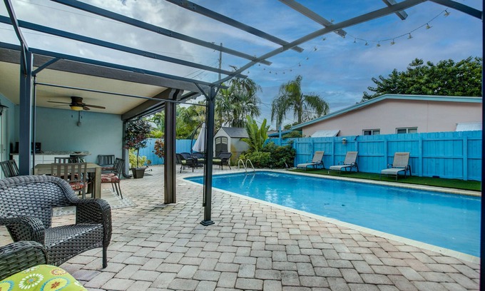 North Corals House | Cozy 3 bdr house is centrally located with heated pool