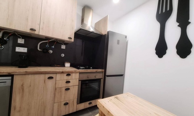 Coimbra City Centre Apartment | Cozy 3-bedroom apartment with AC and WiFi in charming Coimbra