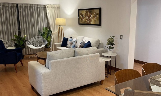 Miraflores Condo | Cozy 3 bedroom Best location in Miraflores free parking