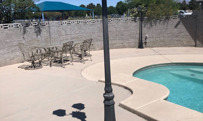 Sunrise Manor House | Cozy 3-bedroom house in amazing Las Vegas with pool