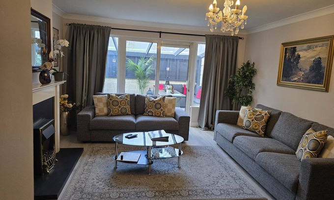 Ongar House | Cozy 3-bedroom terrace house, in a safe and peaceful neighborhood for families.