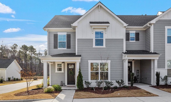 Wake Forest House | Cozy 3-bedroom townhome in terrific Wake Forest with AC, WiFi