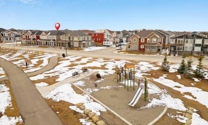 Calgary House | Cozy 3BD Home | Close to YYC Airport & DT, A/C