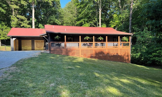 Clarkesville House | Cozy 3BR Getaway, Lake access, Fire Pit, Trails