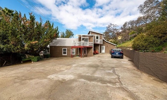 Nice House | Cozy 4-bedroom house in pleasant Nice with AC, WiFi beautiful view of the lake
