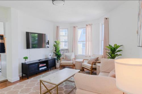 East Somerville Apartment | Cozy 4BR near Boston plus gameroom