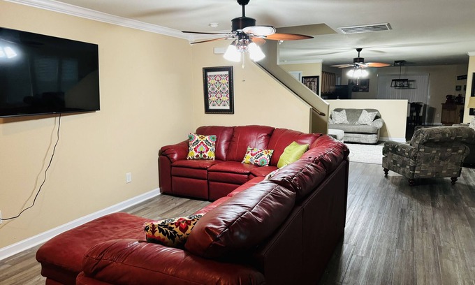 Normal House | Cozy 5 bedroom/9 beds, 3 full baths with game room