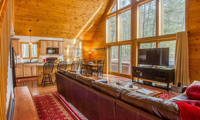 Birchview by the Saco House | Cozy 5⭐️ log cabin w hot tub & fire pit. Fall foliage 🍁🍃🍂 midweek availability.