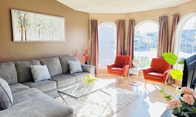 Hinton House | Cozy 6 bedrooms single house with A&C