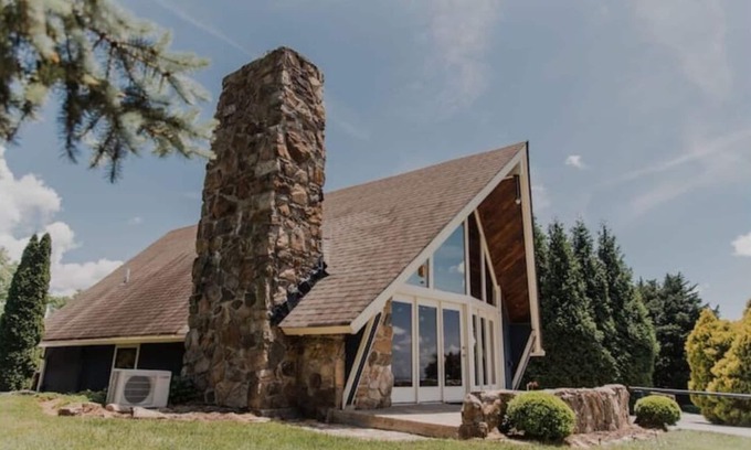 North Brookhaven Cabin | Cozy A-frame in North Georgia mountains with NEW hot tub