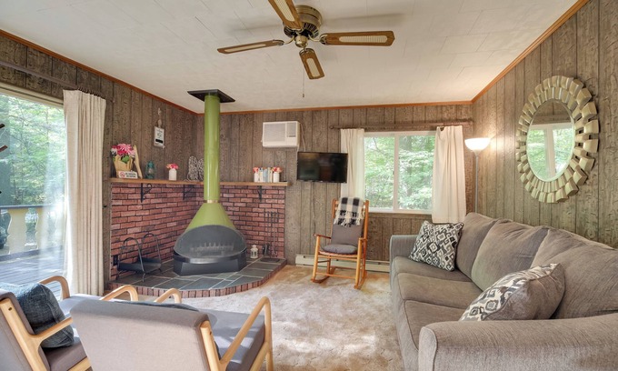 Jay Cabin | Cozy Adirondacks Cabin: Walk to Lake Eaton!