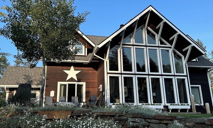 East Kootenay Apartment | Cozy alpine retreat minutes from the ski hill and golf course