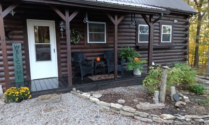 West Union Cabin | Cozy Amish built cabin in Adams County Ohio, relax and watch the buggies go by.n