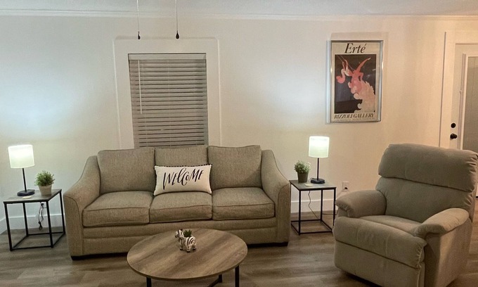 Richlands House | Cozy and Cheerful entire house to enjoy