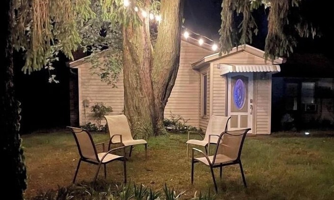 Lake Michigan Beach Cottage | Cozy and Clean. Perfect for couples and small families!