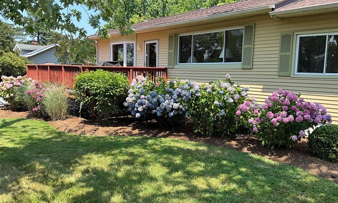 Cape Anne House | Cozy and modern Bayfront home with.large kitchen, private pier and hispeed WiFi