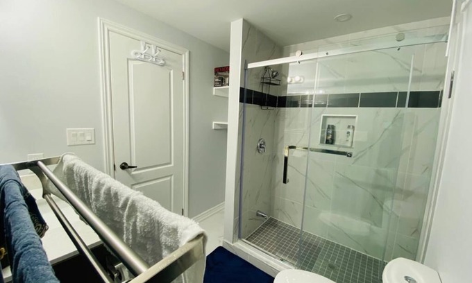 Brampton Apartment | Cozy and New Basement Guest Suite in Brampton, ON
