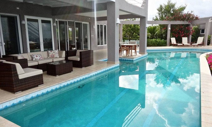 East End Village Villa | COZY AND PRIVATE FOR TWO COUPLES TRAVELING TOGETHER