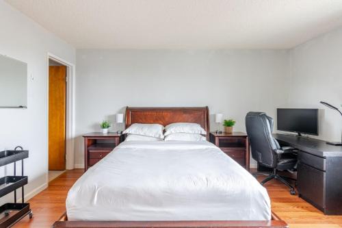 Berkeley Apartment | Cozy and Secure 3-Bedroom, 2-Bath Unit with 6 Beds and Beautiful Bay View