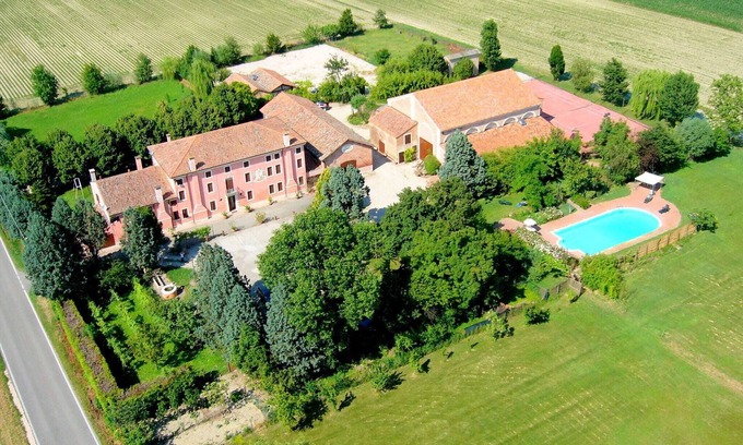 Pontecchio Polesine Other | Cozy apartment in a farmhouse in Veneto with shared swimming pool