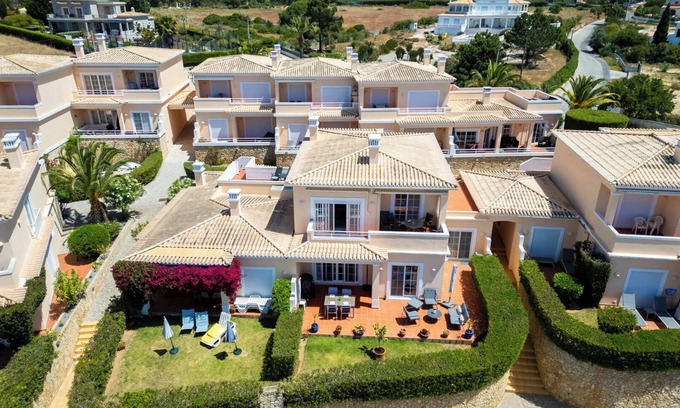 Alfanzina Apartment | Cozy apartment with large sun-facing terrace and views of garden and sea