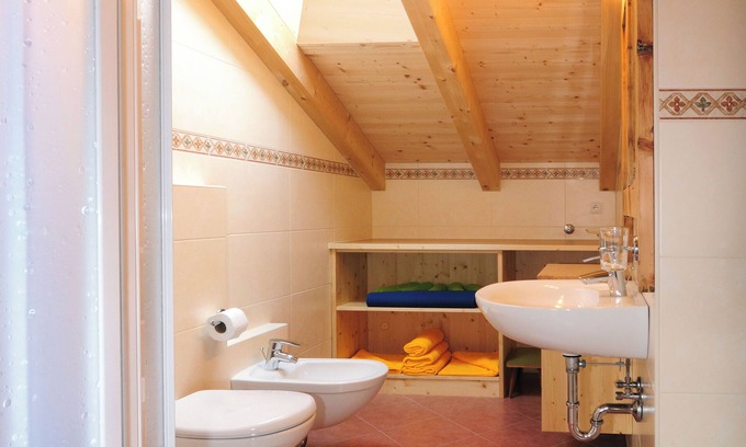 Velturno Apartment | Cozy apartment with stunning views of the mountains