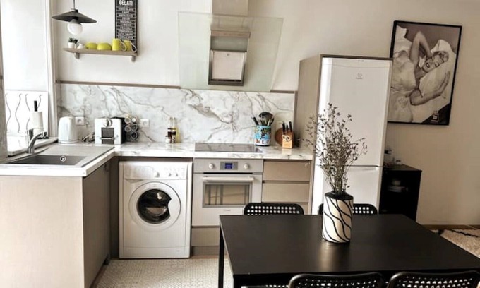 Vernay Apartment | Cozy apartment next to the "Voie Verte" Caluire ( pet-friendly!)
