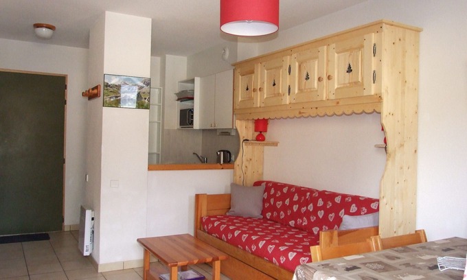 Termignon Apartment | Cozy Apartment 4 pers - Ski-in, Balcony, Free WiFi