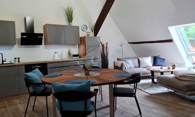 Bad Zwischenahn Apartment | Cozy apartment for 1-2 persons. The approx. 60m&sup2; large and very chic 2-room apartment for 1 to 2 persons is located on the Ahrenshof in the heart of Bad Zwischenahn.