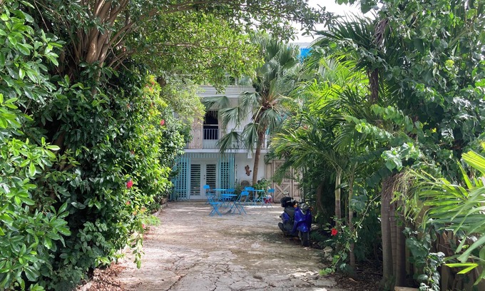 Culebra Pueblo Apartment | Cozy apartment in Culebra with large courtyard, kitchen, WiFi and more!
