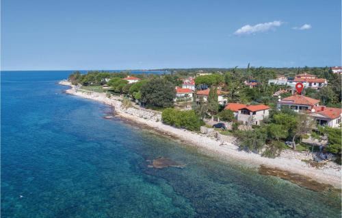 Lovrecica Apartment | Cozy Apartment In Lovrecica With Wifi