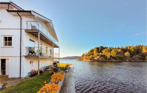 Vinnes Apartment | Cozy Apartment In Vestre Vinnesvåg