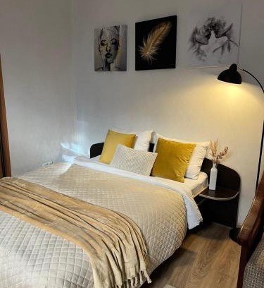 Prospekt Svobody Apartment | Cozy apartment near the Lviv National Opera