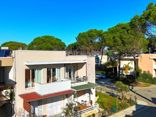 Ishem Apartment | Cozy Apartment Steps from Sandy Beach