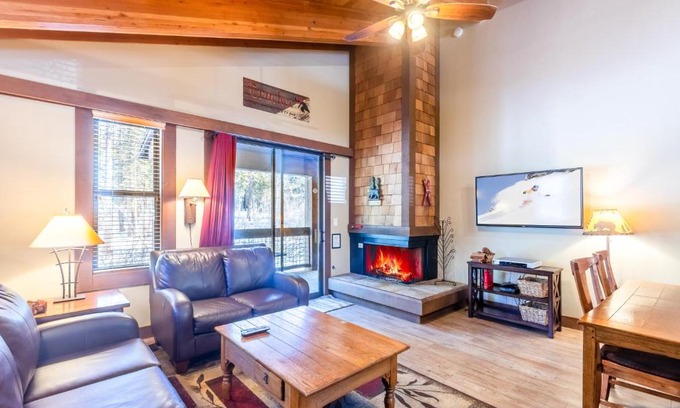 Truckee Apartment | Cozy Aspen Grove 2 bed 2 bath condo