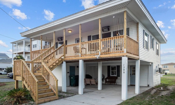 Jacksonville Apartment | Cozy beach studio- Bottom unit