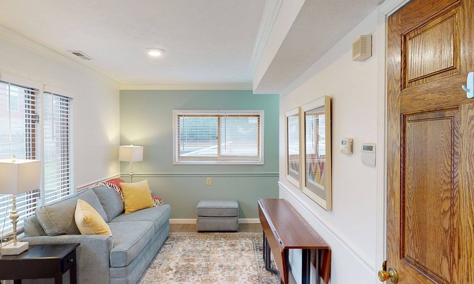 Bloomington House | Cozy Bloomington IU Campus Getaway for 2!
