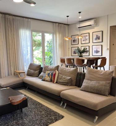 Batam Villa | Cozy Botanical Garden House