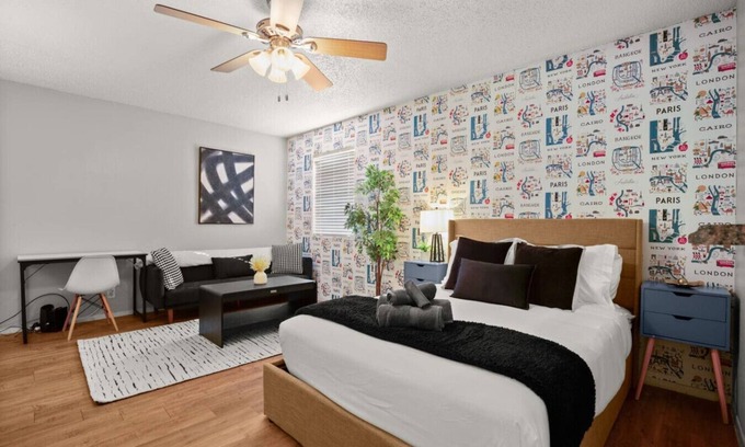 Brentwood Apartment | Cozy Brentwood Studio! |Close to ACL, F1, Etc!