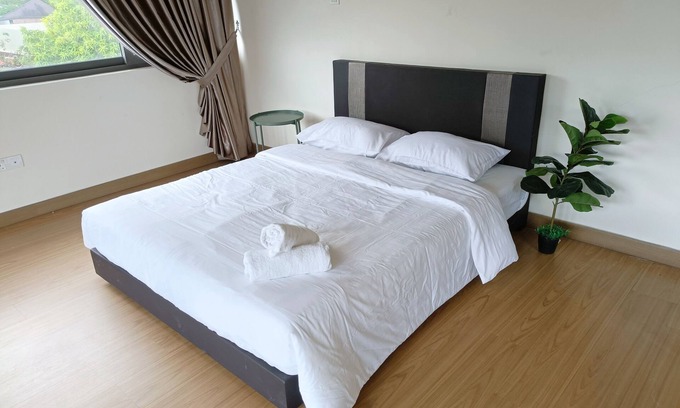 Kajang House | Cozy Bungalow with Bathtub - 5 min away from water theme park!