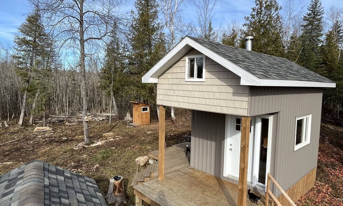 Woodview Cabin | Cozy bunkie on private land in Kawarthas
