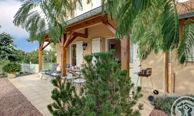 Saint-Forgeux-Lespinasse Cottage | Cozy cottage with stove, terrace, and private garden in Saint-Forgeux-Lespinasse