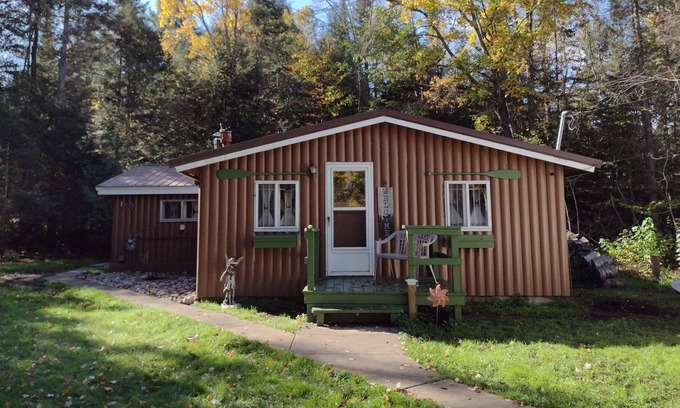 Brimley Cabin | Cozy cabin 10 miles from Sault Ste Marie & About 20 miles from bridge to Canada