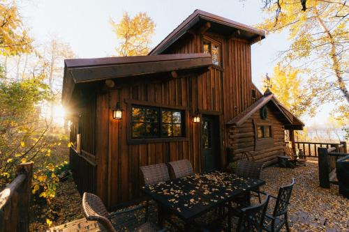 Island Park House | Cozy Cabin, 15 Min To Yellowstone Lake Views