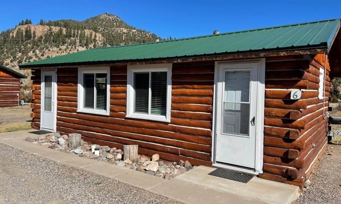 South Fork House | Cozy cabin #6 at Aspen Ridge Cabins