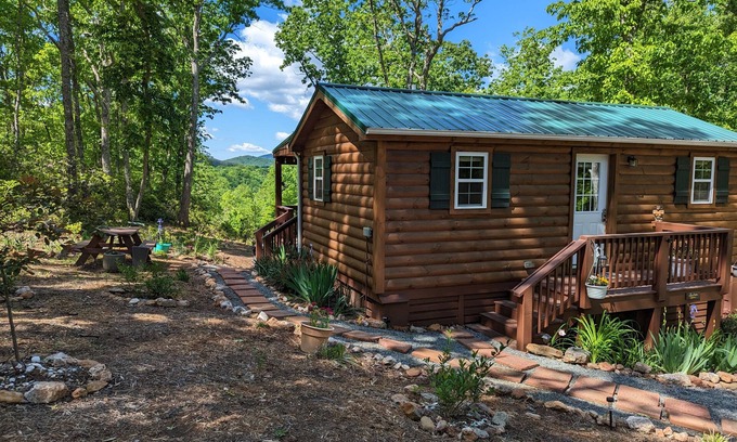 Schuyler Cabin | Cozy cabin for 2 w/great mt views & walking trails!