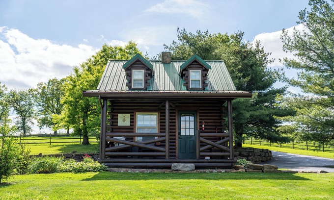 Millersburg Cabin | Cozy cabin in Amish country with hot tub and jacuzzi